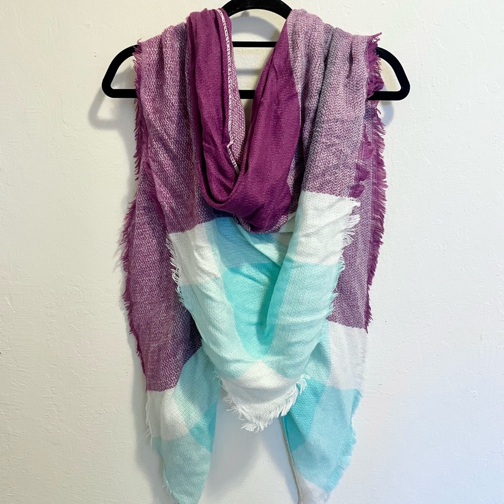 Lightweight Triangle Scarf
